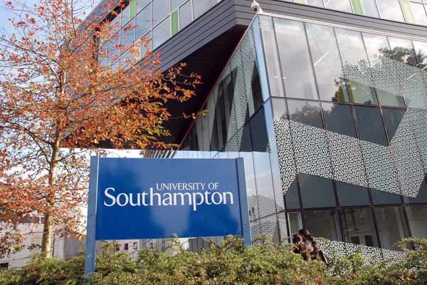 Du học Anh: Học bổng lên tới 5.000 bảng Anh từ Đại học Southampton